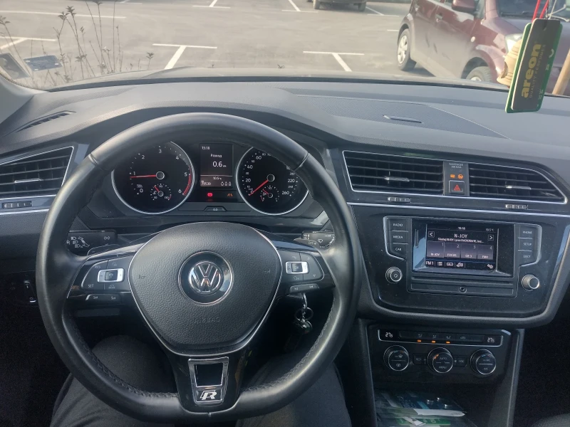 VW Tiguan 2.0 TDI, снимка 4 - Автомобили и джипове - 48998499