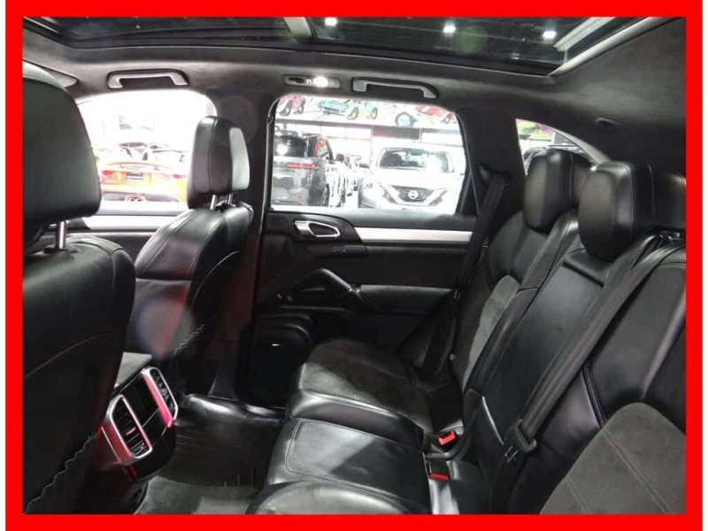 Porsche Cayenne * GTS AWD * NAVI/LEATHER/PANO ROOF/BLUETOOTH/LOADE, снимка 12 - Автомобили и джипове - 53540706