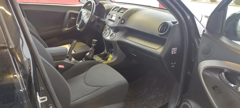 Toyota Rav4 2.2 D4D 136к.с., снимка 6 - Автомобили и джипове - 53565901