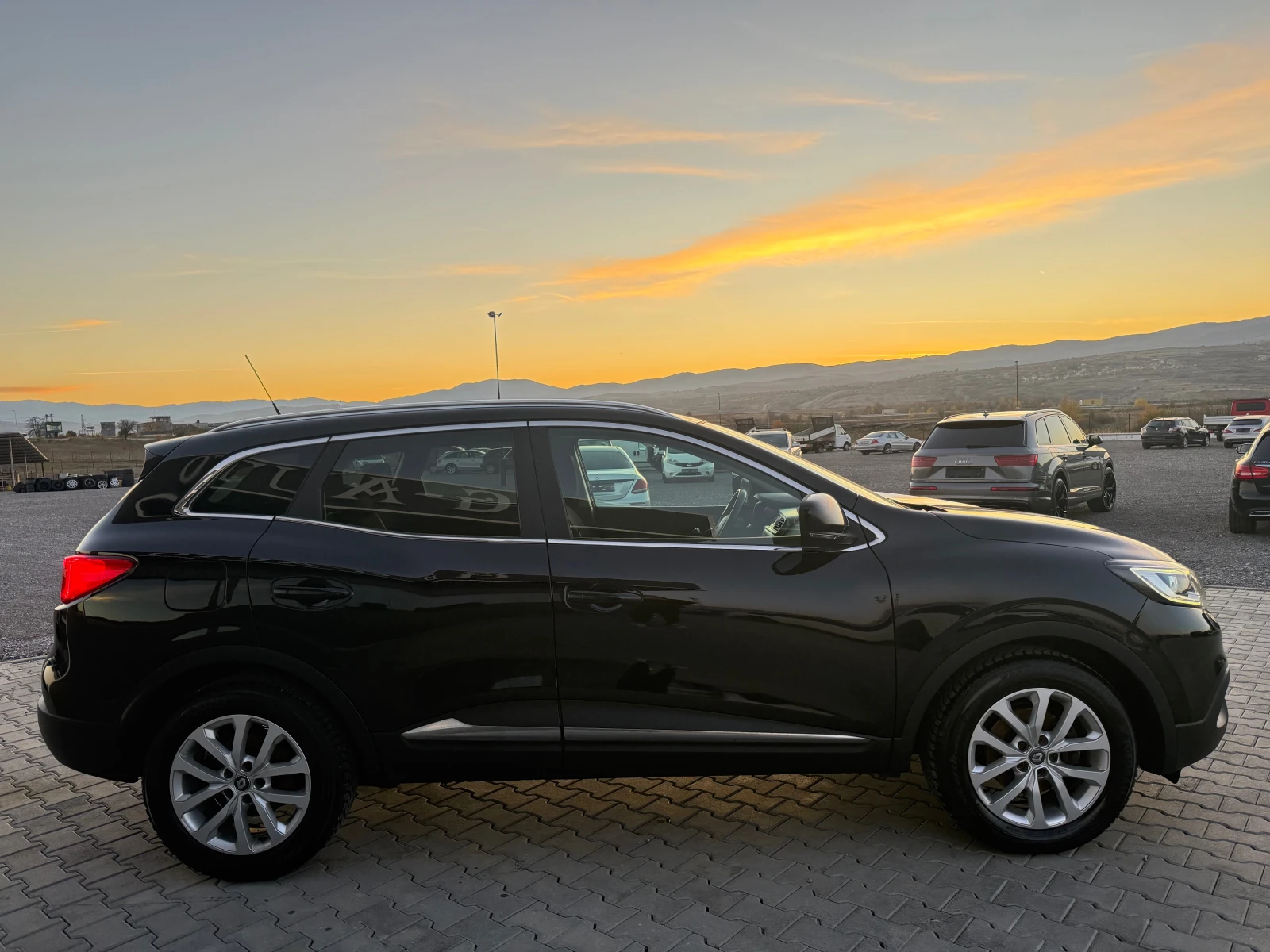 Renault Kadjar 1.5dci Avtomat  Собствен лизинг !!! - изображение 4