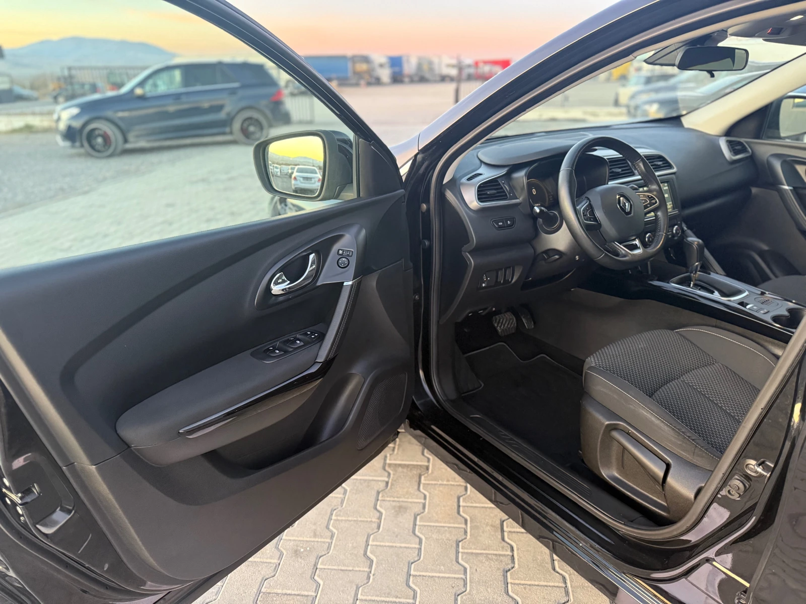 Renault Kadjar 1.5dci Avtomat  Собствен лизинг !!! - изображение 10