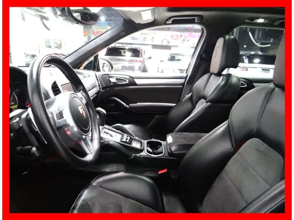 Porsche Cayenne * GTS AWD * NAVI/LEATHER/PANO ROOF/BLUETOOTH/LOADE - изображение 10
