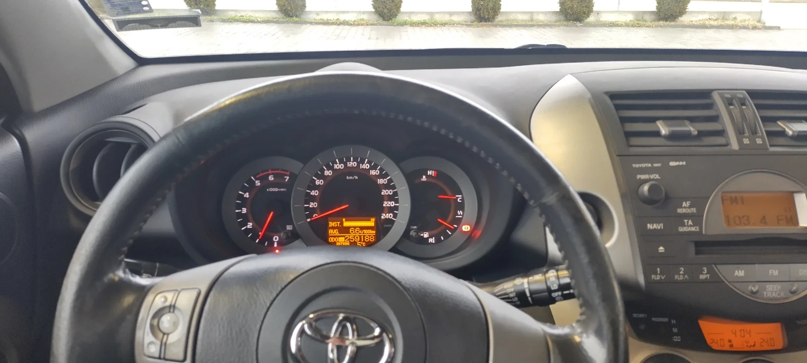 Toyota Rav4 2.2 D4D 136к.с. - изображение 2