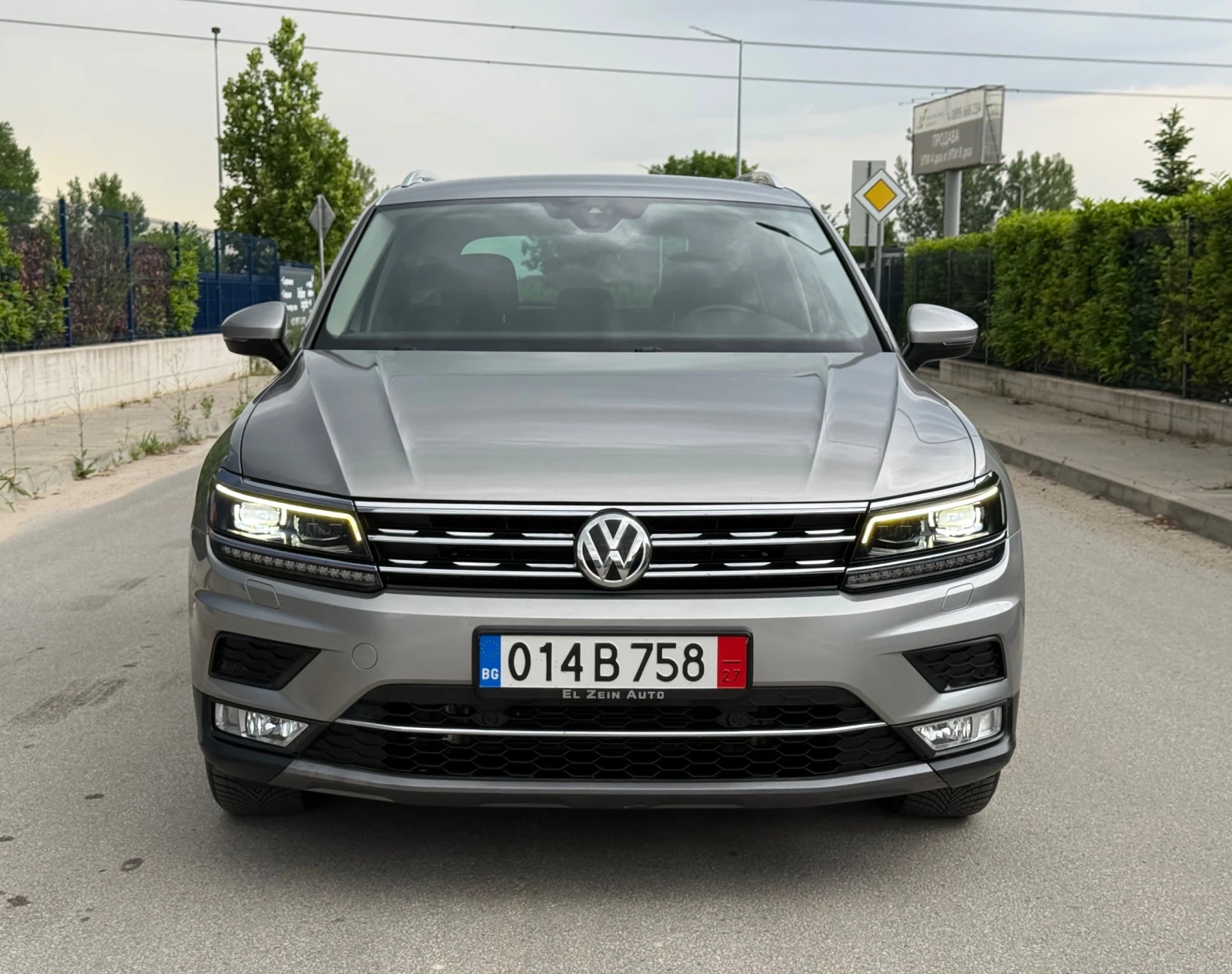 VW Tiguan 2.0 TDI STYLE/DSG/DIGITAL COCKPIT/DISTRONIC/LED, снимка 2 - Автомобили и джипове - 54753200