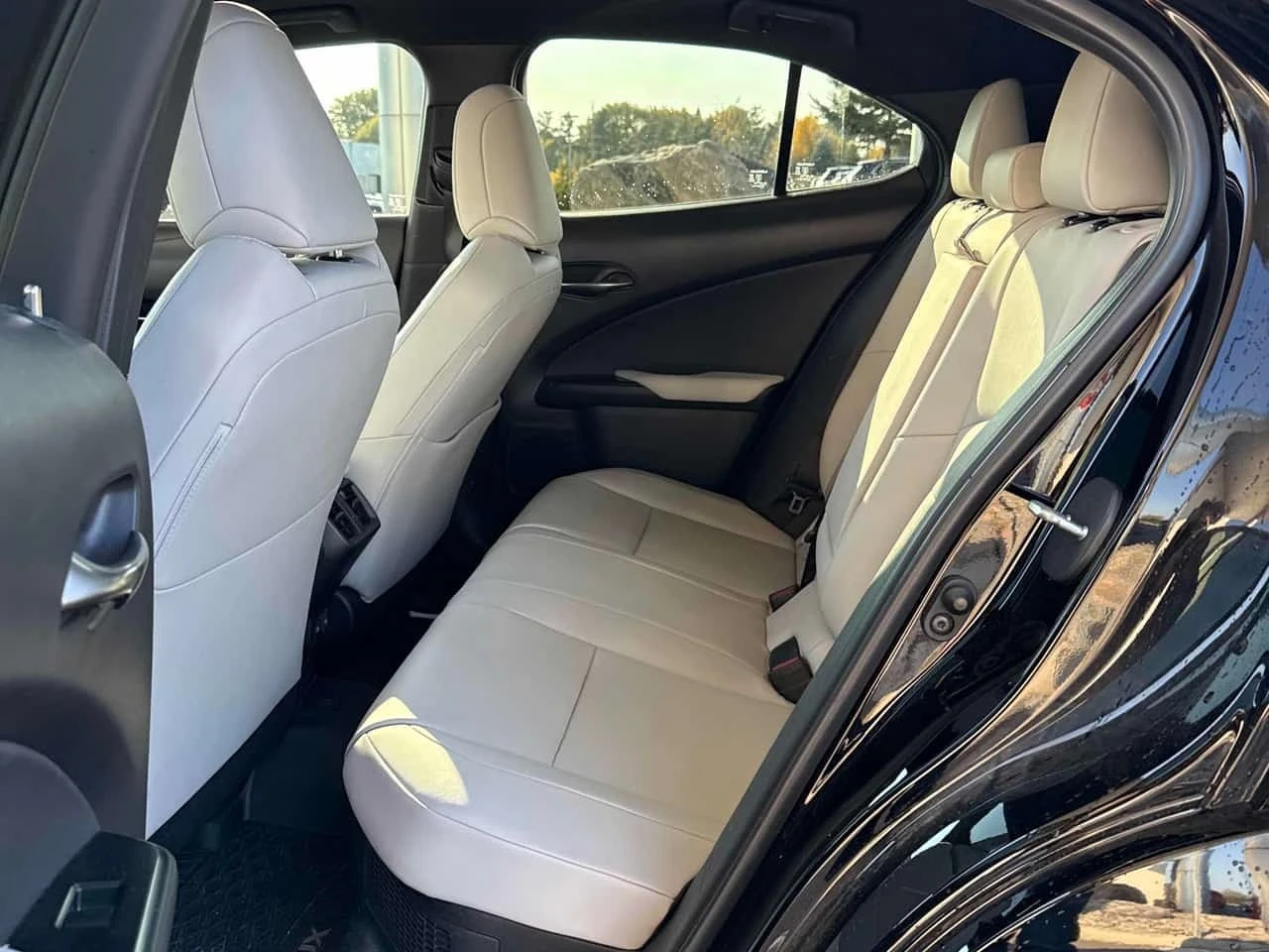 Lexus UX 300h  * CARFAX * ����� �� ����������� | Mobile.bg � ����������� 12