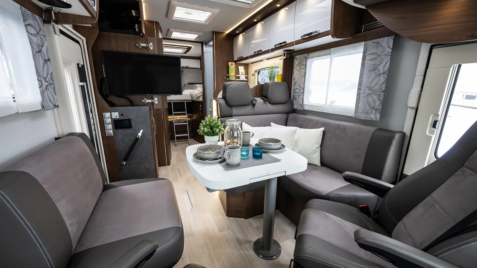 Кемпер Frankia PLATIN 190к.с. Mercedes ALDE 420Ah СОЛАР 2026, снимка 3 - Каравани и кемпери - 54042741