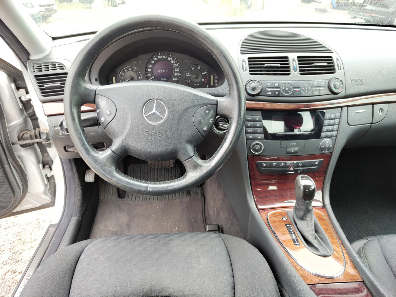 Mercedes-Benz E 220, снимка 11 - Автомобили и джипове - 45824054