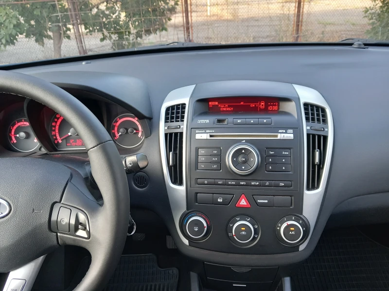 Kia Ceed 1.4i Клима Face, снимка 13 - Автомобили и джипове - 46947657