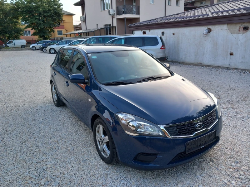 Kia Ceed 1.4i Клима Face, снимка 2 - Автомобили и джипове - 46947657