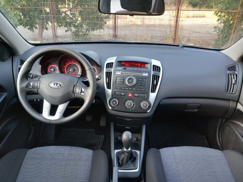 Kia Ceed 1.4i Клима Face, снимка 9 - Автомобили и джипове - 46947657