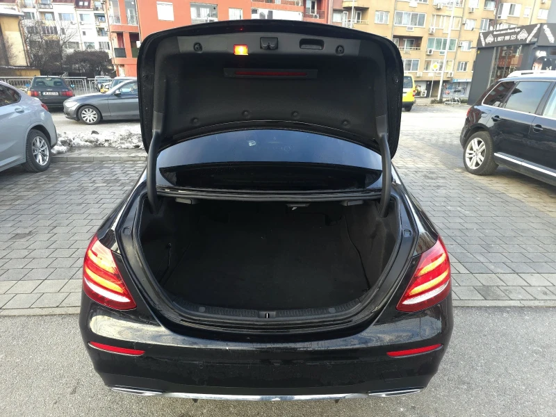 Mercedes-Benz E 220 AMG/DIGIATL/CAM/AMBI/CAR PLAY/ПОДГРЕВ, снимка 10 - Автомобили и джипове - 48457836