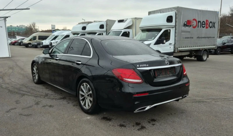 Mercedes-Benz E 220 AMG/DIGIATL/CAM/AMBI/CAR PLAY/ПОДГРЕВ, снимка 6 - Автомобили и джипове - 48406409