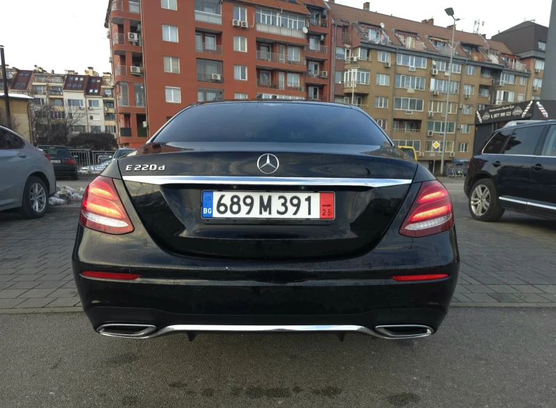 Mercedes-Benz E 220 AMG/DIGIATL/CAM/AMBI/CAR PLAY/ПОДГРЕВ, снимка 9 - Автомобили и джипове - 48457836