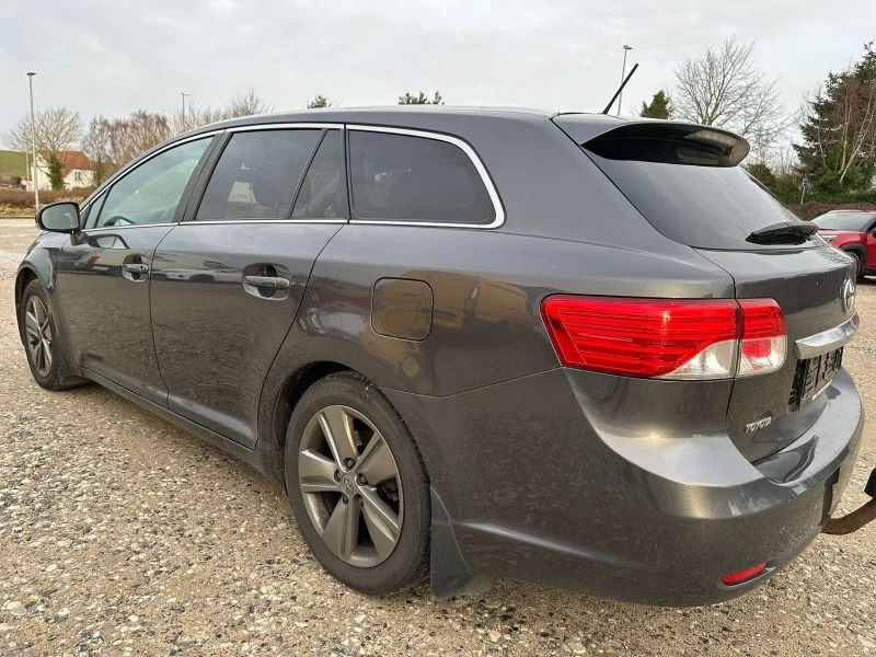 Toyota Avensis 1.8 VVT-I  , снимка 6 - Автомобили и джипове - 48437694