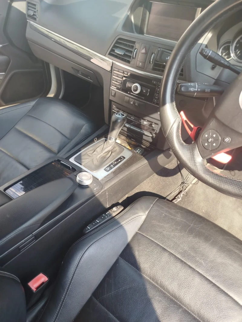 Mercedes-Benz E 350 Десен волан!, снимка 10 - Автомобили и джипове - 50936128