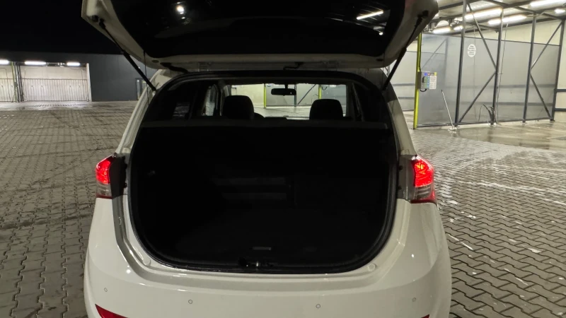 Hyundai Ix20, снимка 8 - Автомобили и джипове - 52528624