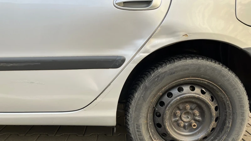 Toyota Avensis, снимка 16 - Автомобили и джипове - 53418072