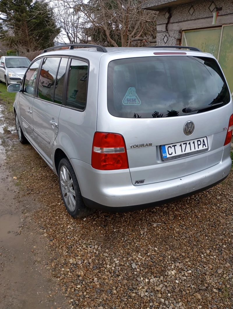 VW Touran, снимка 16 - Автомобили и джипове - 53583020