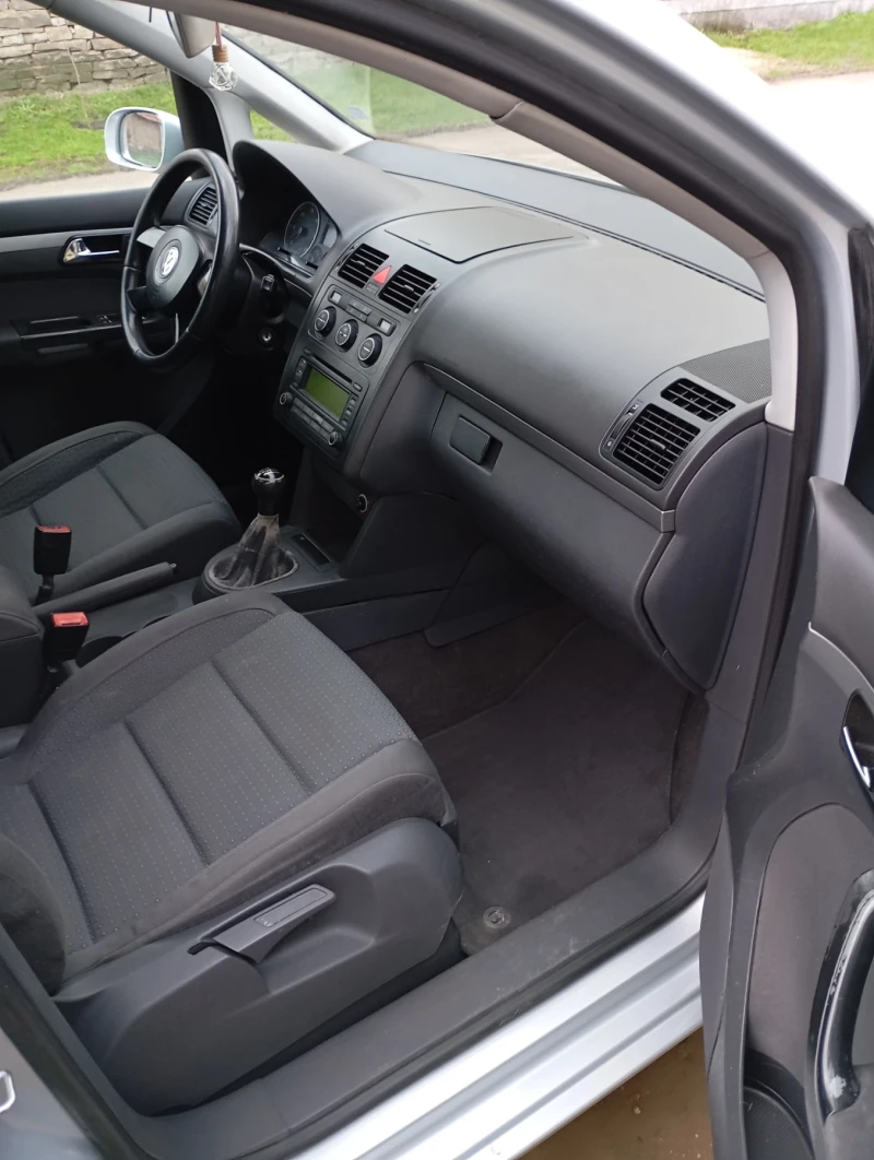 VW Touran, снимка 10 - Автомобили и джипове - 53583020