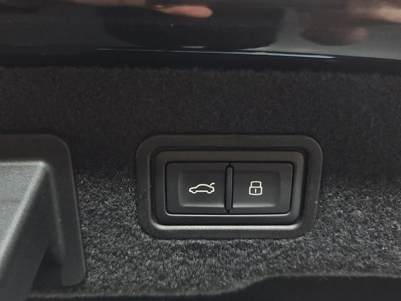 Audi A8 3.0 DMG Automatic, снимка 15 - Автомобили и джипове - 55450901