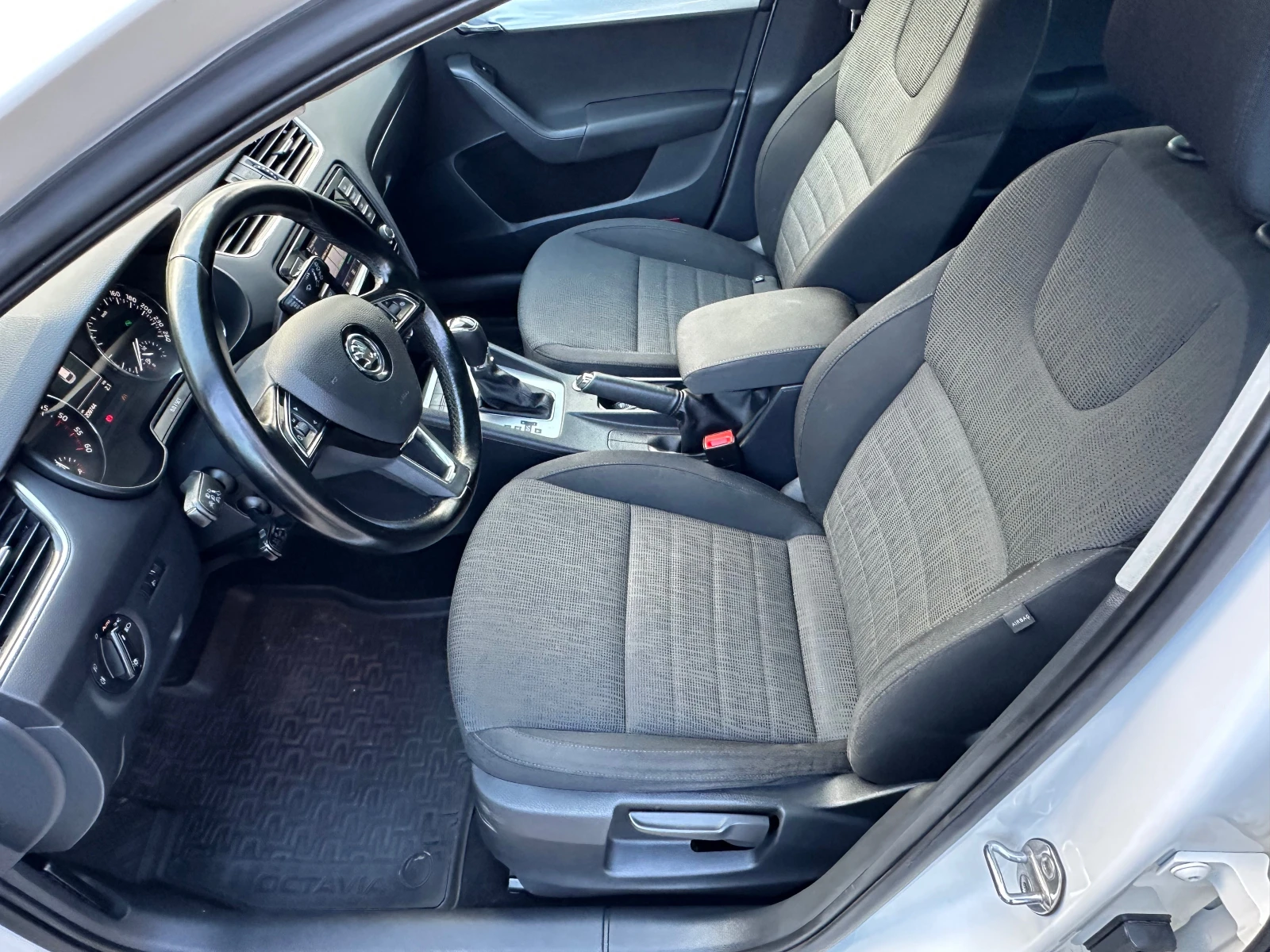 Skoda Octavia 1.6TDI* AVTOMAT* D&G* NAVI*  | Mobile.bg   11