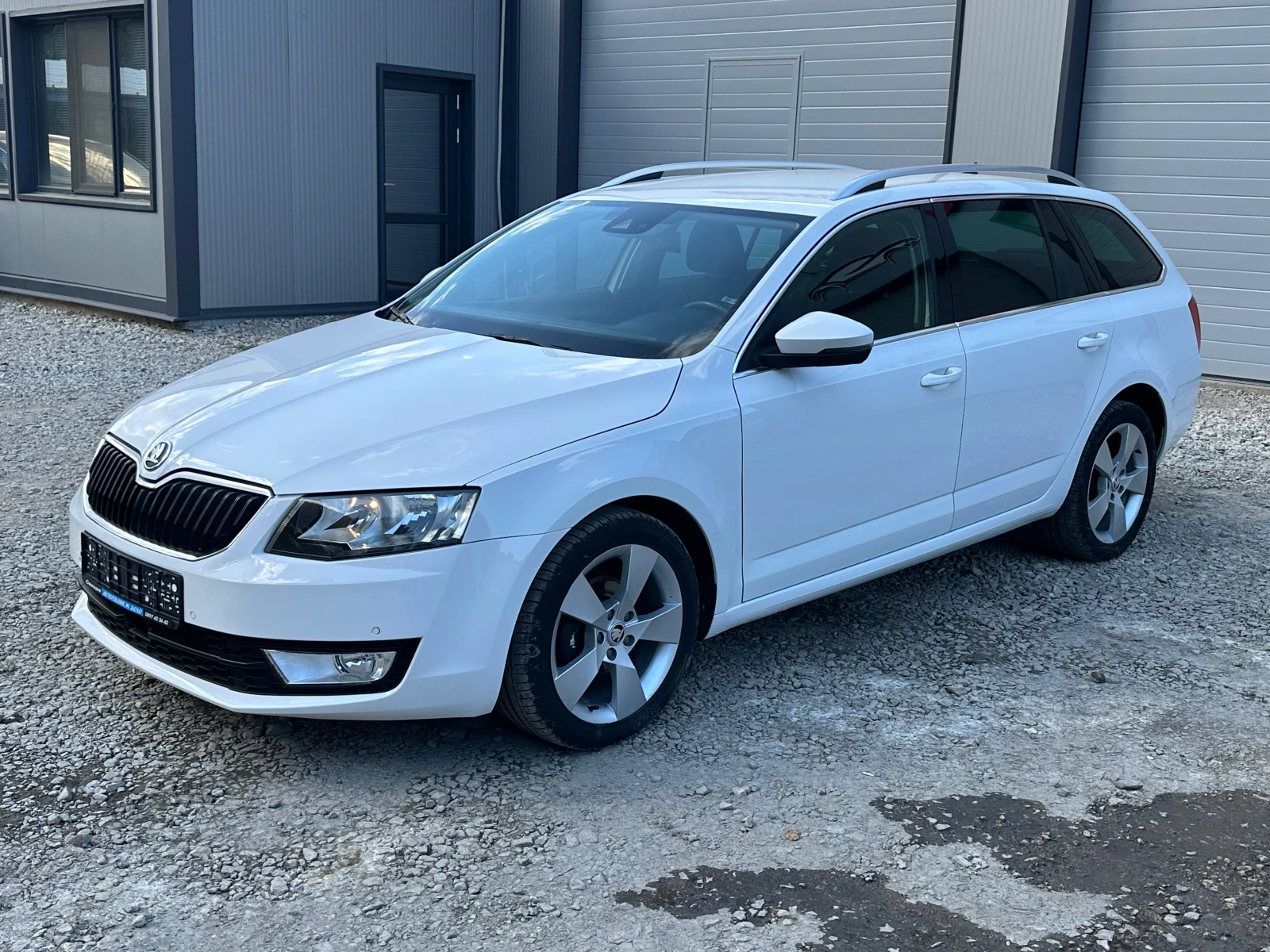 Skoda Octavia 1.6TDI* AVTOMAT* D&G* NAVI*  | Mobile.bg   1
