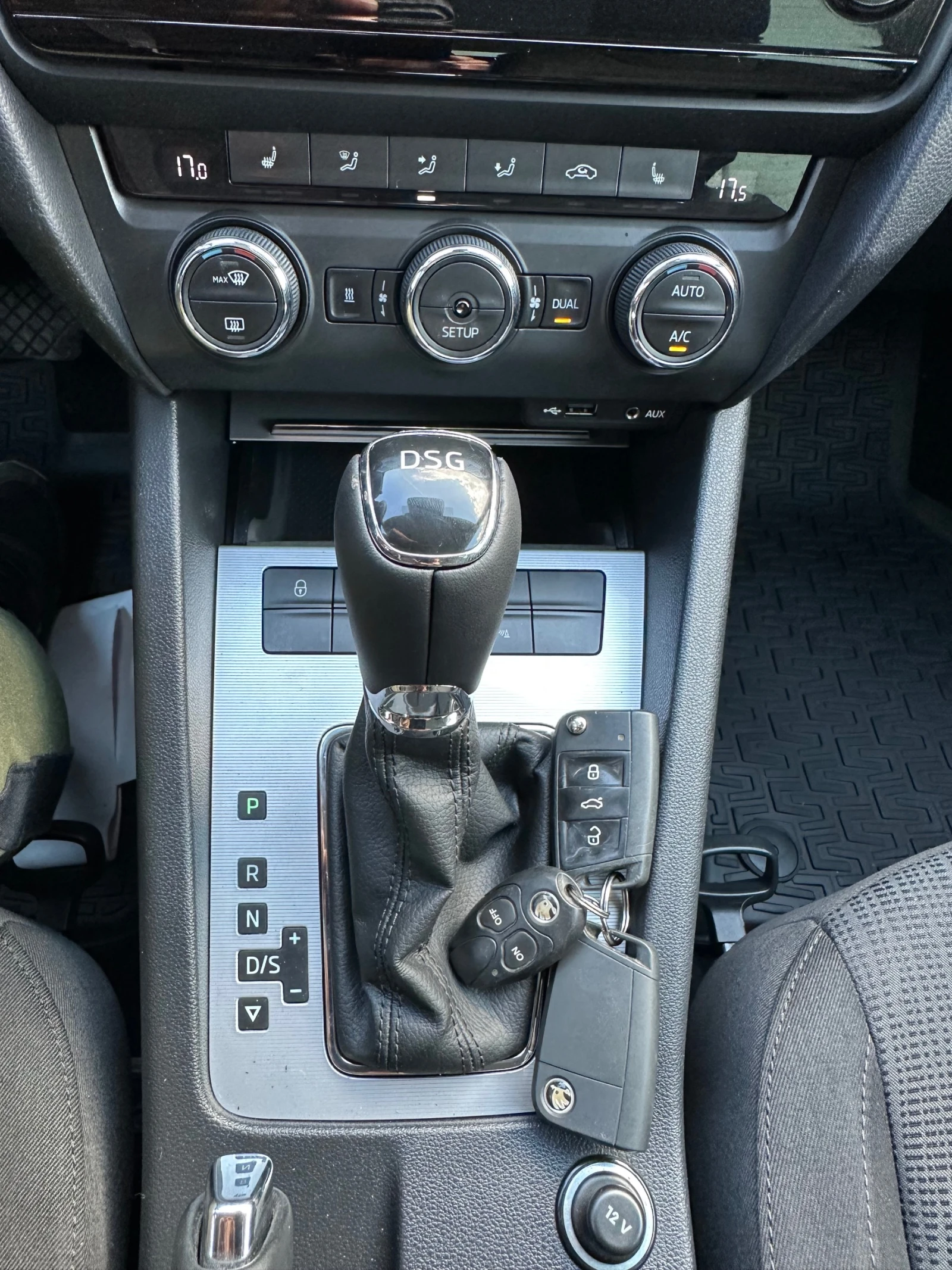 Skoda Octavia 1.6TDI* AVTOMAT* D&G* NAVI*  | Mobile.bg   14