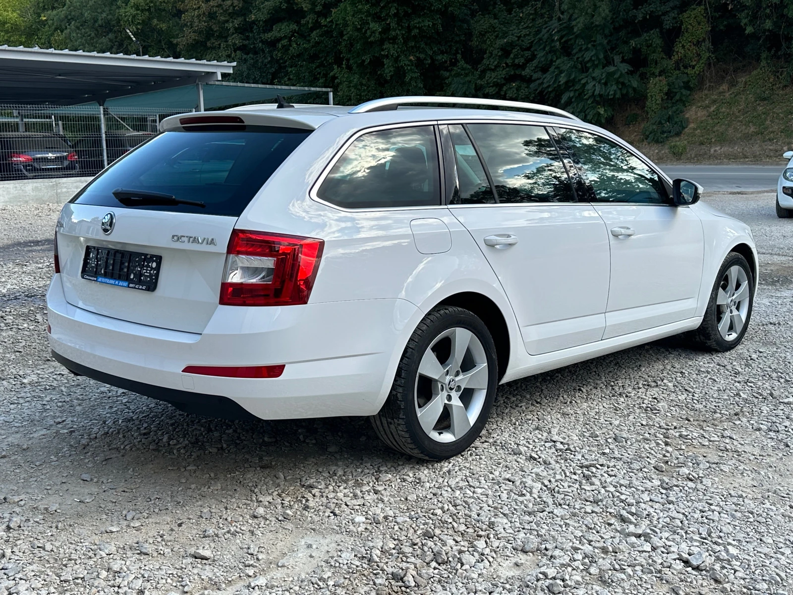 Skoda Octavia 1.6TDI* AVTOMAT* D&G* NAVI*  - изображение 4