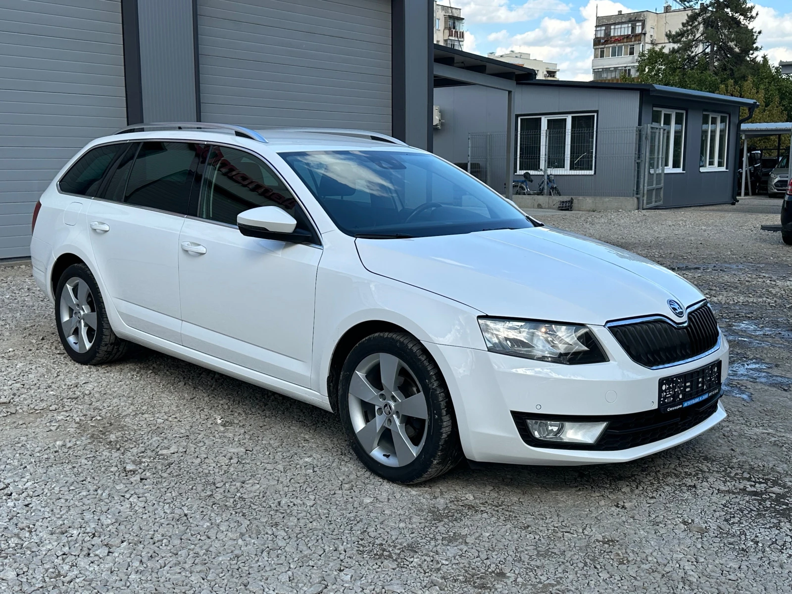 Skoda Octavia 1.6TDI* AVTOMAT* D&G* NAVI*  - изображение 3