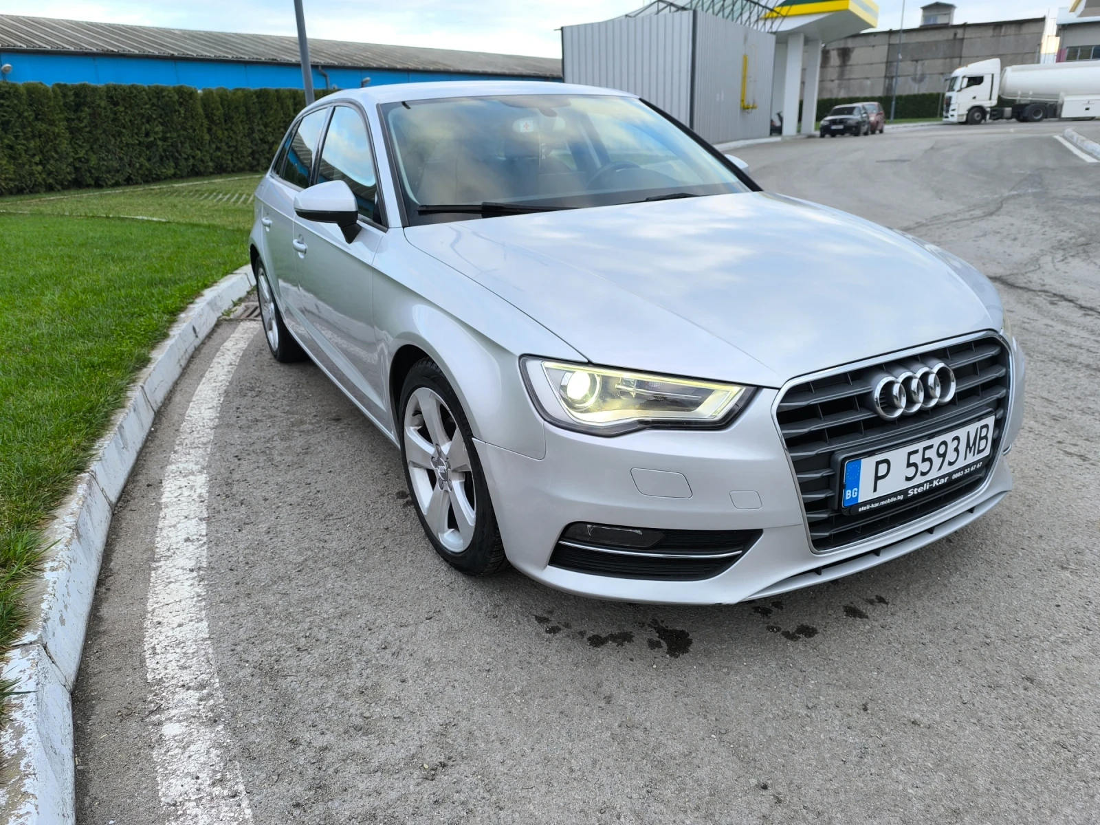 Audi A3 1.6 TDI Sportback, снимка 2 - Автомобили и джипове - 54044705