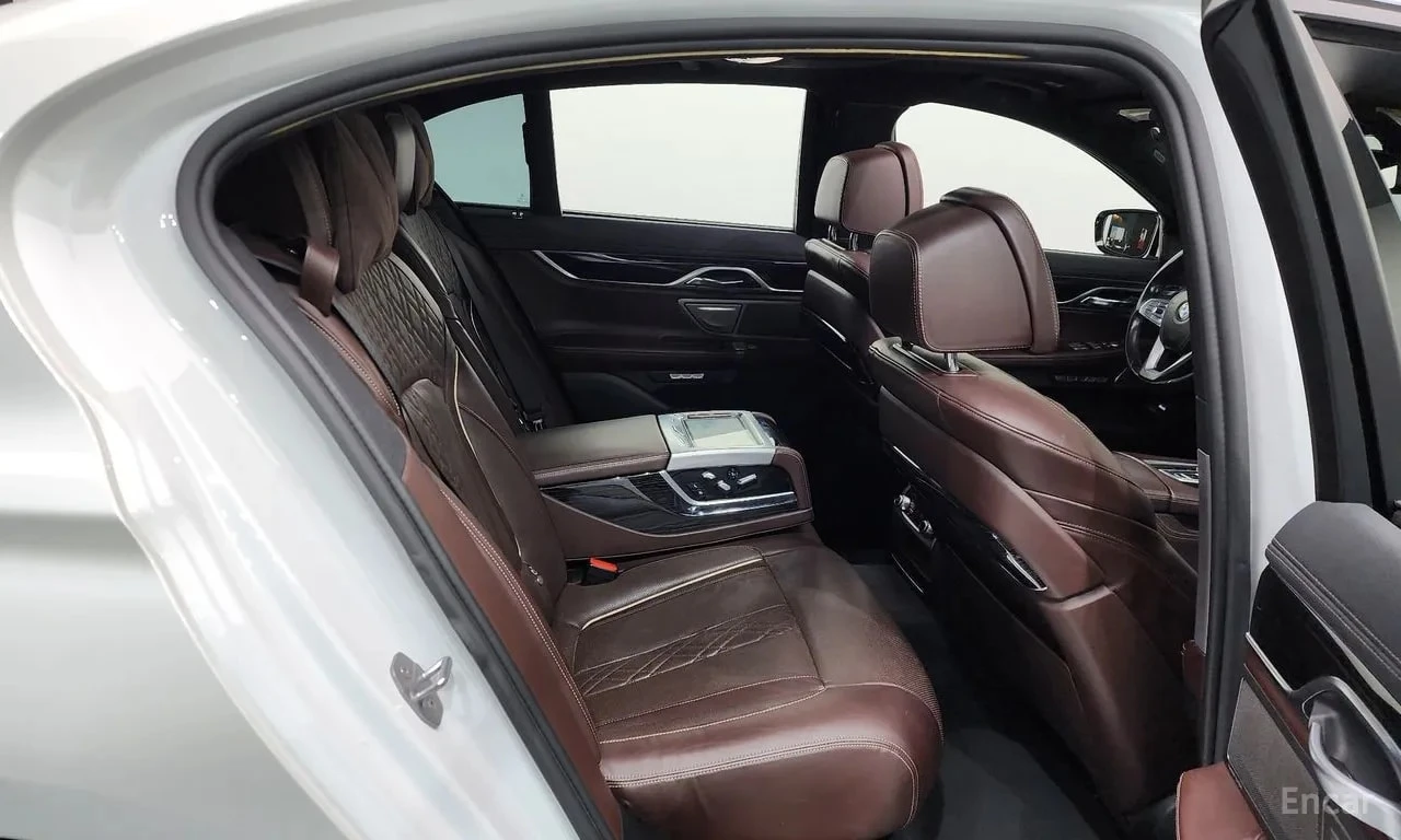 BMW 740 * 740d xDrive M Sport * ЦЕНА ДО БГ, снимка 11 - Автомобили и джипове - 55876697