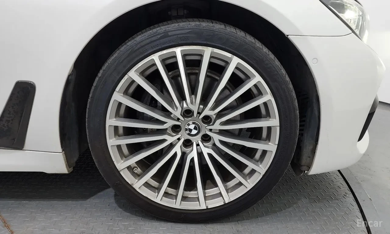 BMW 740 * 740d xDrive M Sport * ЦЕНА ДО БГ, снимка 5 - Автомобили и джипове - 55876697