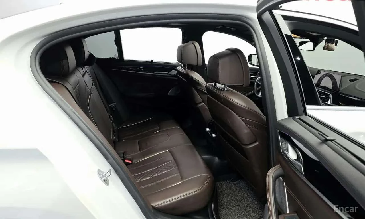 BMW 540 * 540i xDrive M Sport Plus * ЦЕНА ДО БГ, снимка 17 - Автомобили и джипове - 56182503