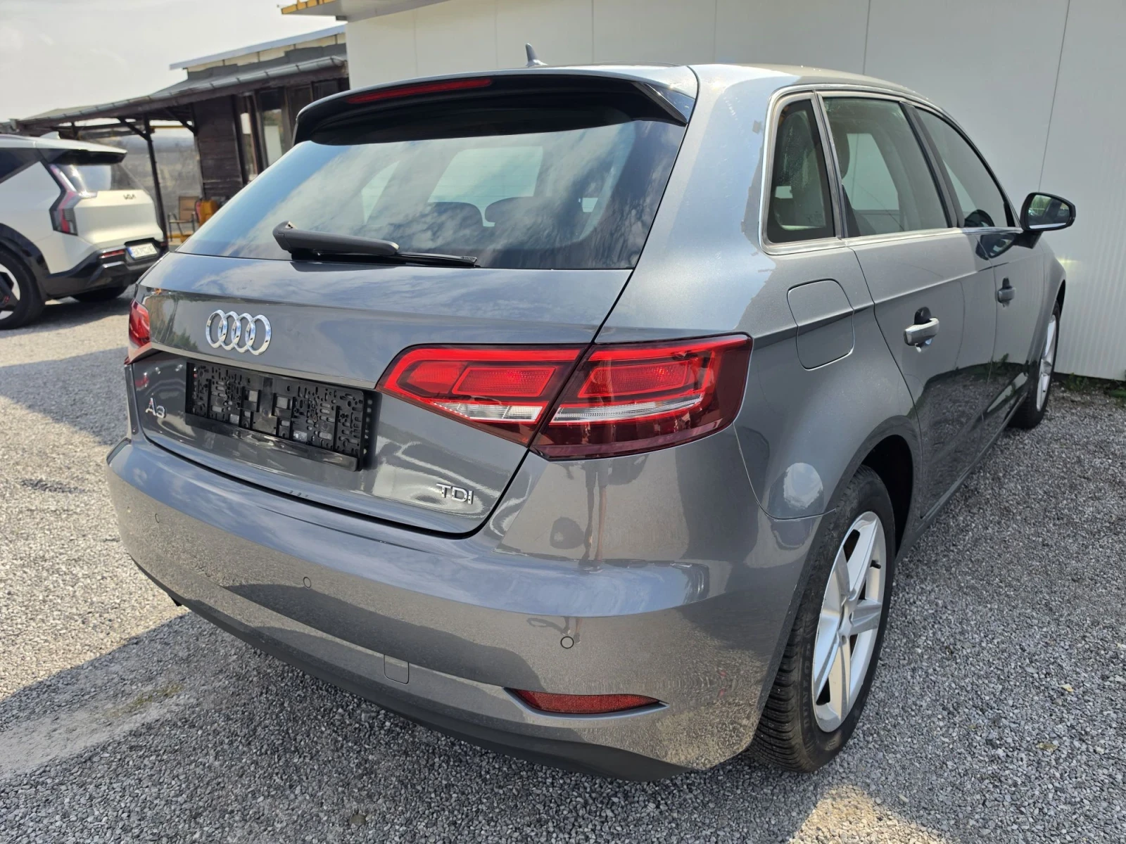 Audi A3 1.6TDi Navi Led, снимка 2 - Автомобили и джипове - 56220797
