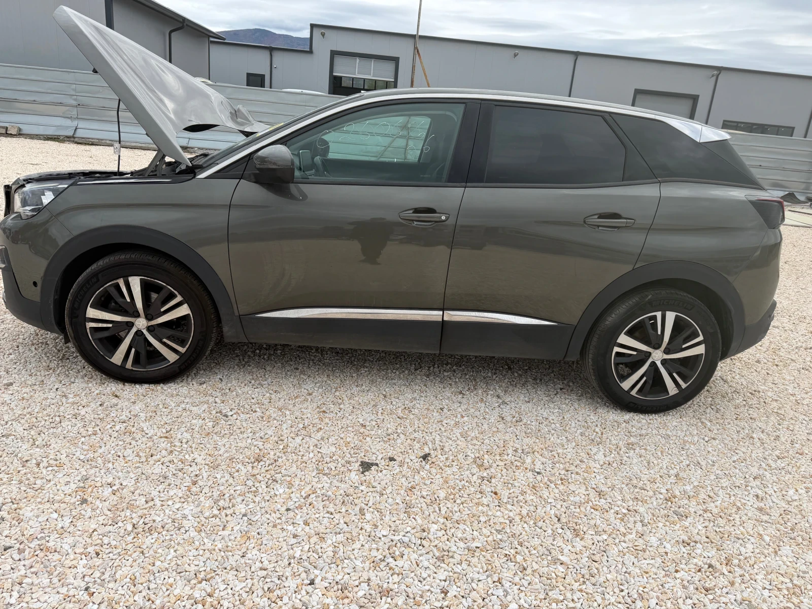 Peugeot 3008 1.2.  87хил, снимка 3 - Автомобили и джипове - 56730122