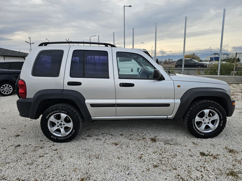 Jeep Cherokee 2.5CRD/КЛИМА/ИТАЛИЯ/ЛИЗИНГ, снимка 8 - Автомобили и джипове - 48064784