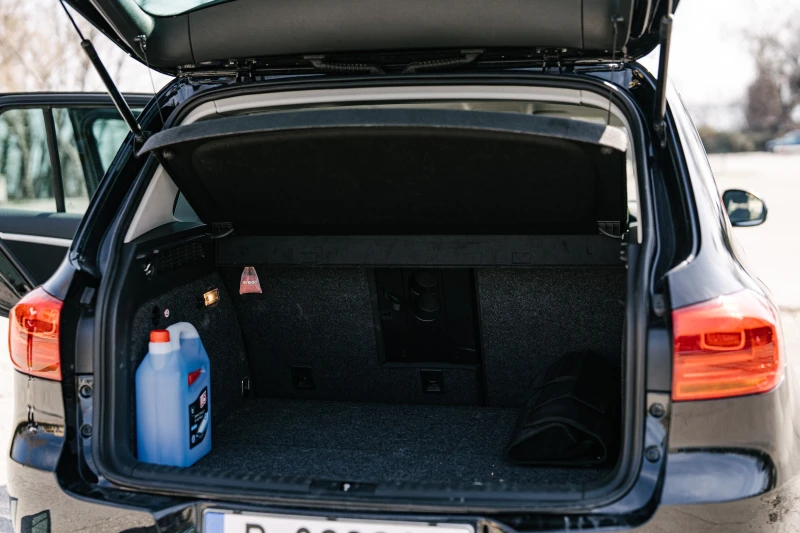 VW Tiguan Sport, снимка 10 - Автомобили и джипове - 52773203