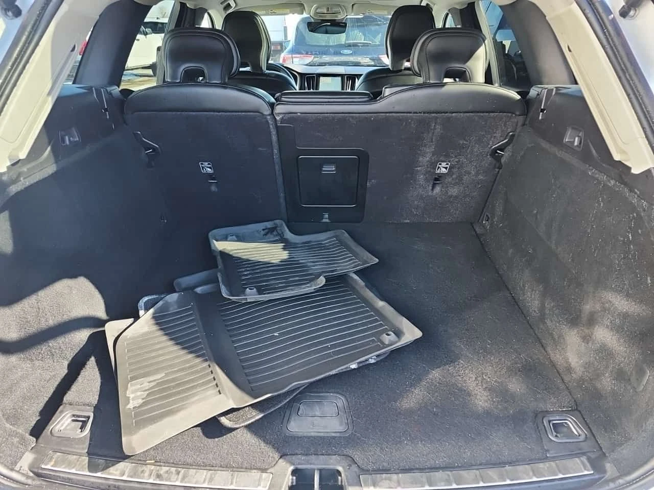 Volvo XC60  CORE | ПАНО | KEYLESS | 360  | 2 КЛЮЧА, снимка 14 - Автомобили и джипове - 53721350