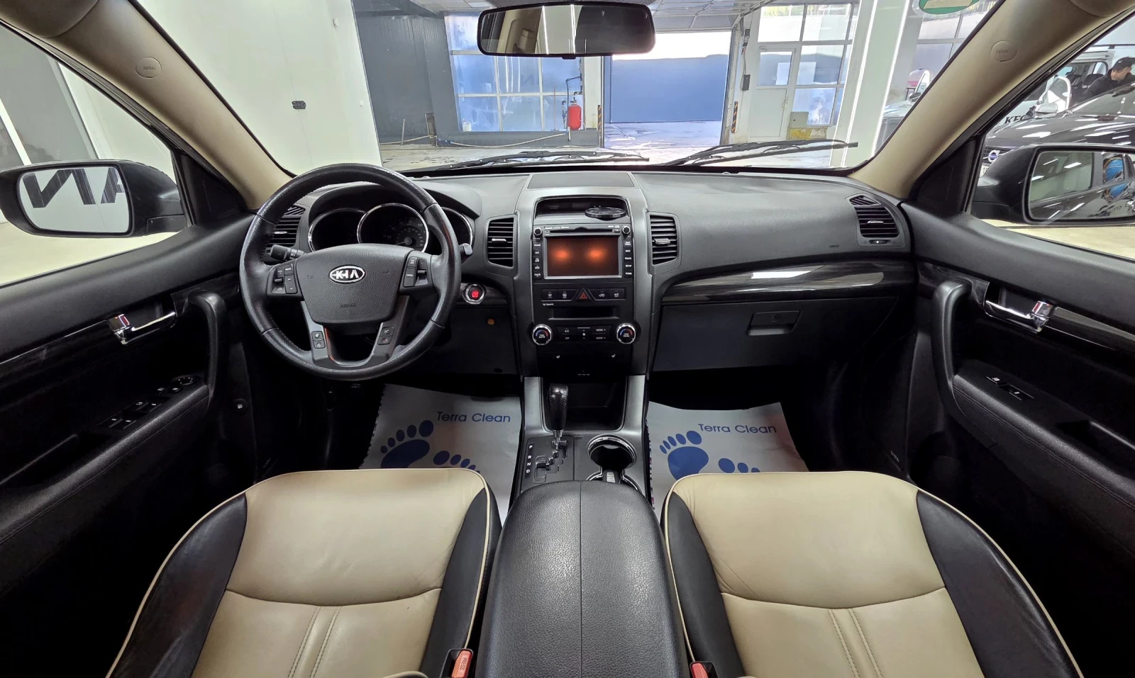 Kia Sorento 4WD/3.5/7Места/DVD, снимка 11 - Автомобили и джипове - 54337462