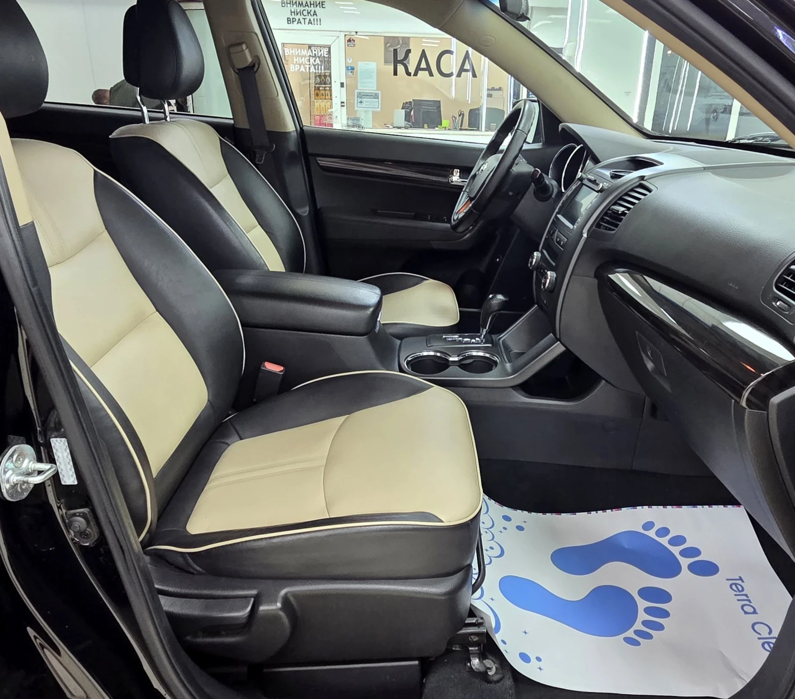 Kia Sorento 4WD/3.5/7Места/DVD, снимка 10 - Автомобили и джипове - 54337462