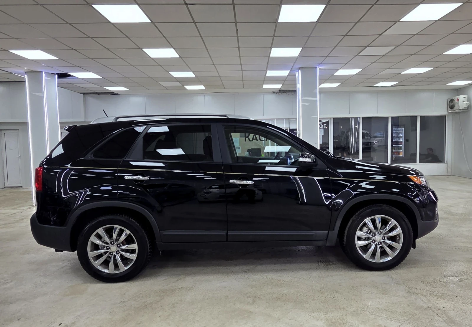 Kia Sorento 4WD/3.5/7Места/DVD, снимка 2 - Автомобили и джипове - 54337462