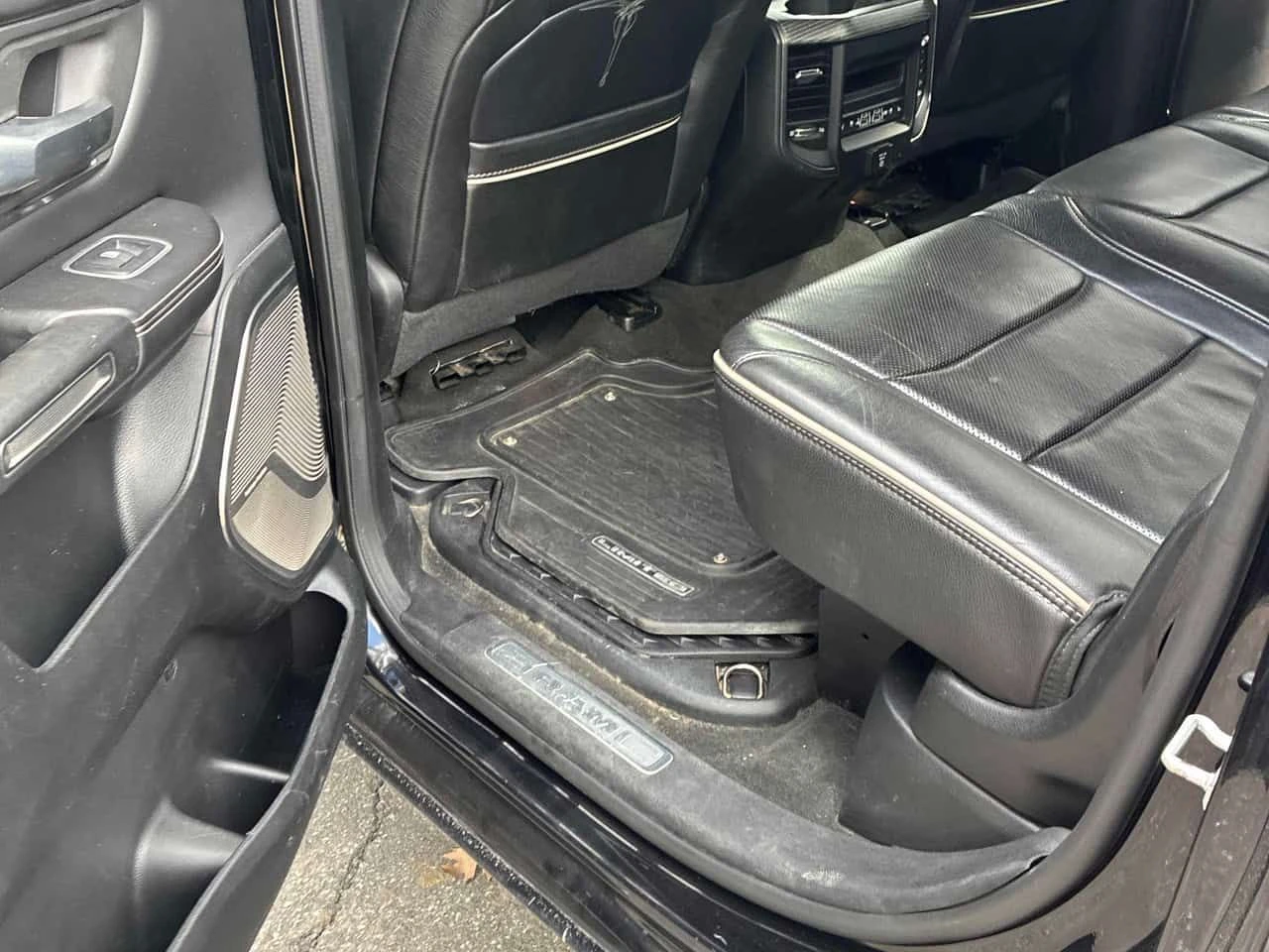 Dodge RAM 1500 Limited /360/Harman Kardon/ОБДУХВАНЕ/ВЪЗДУХ, снимка 13 - Автомобили и джипове - 54383098