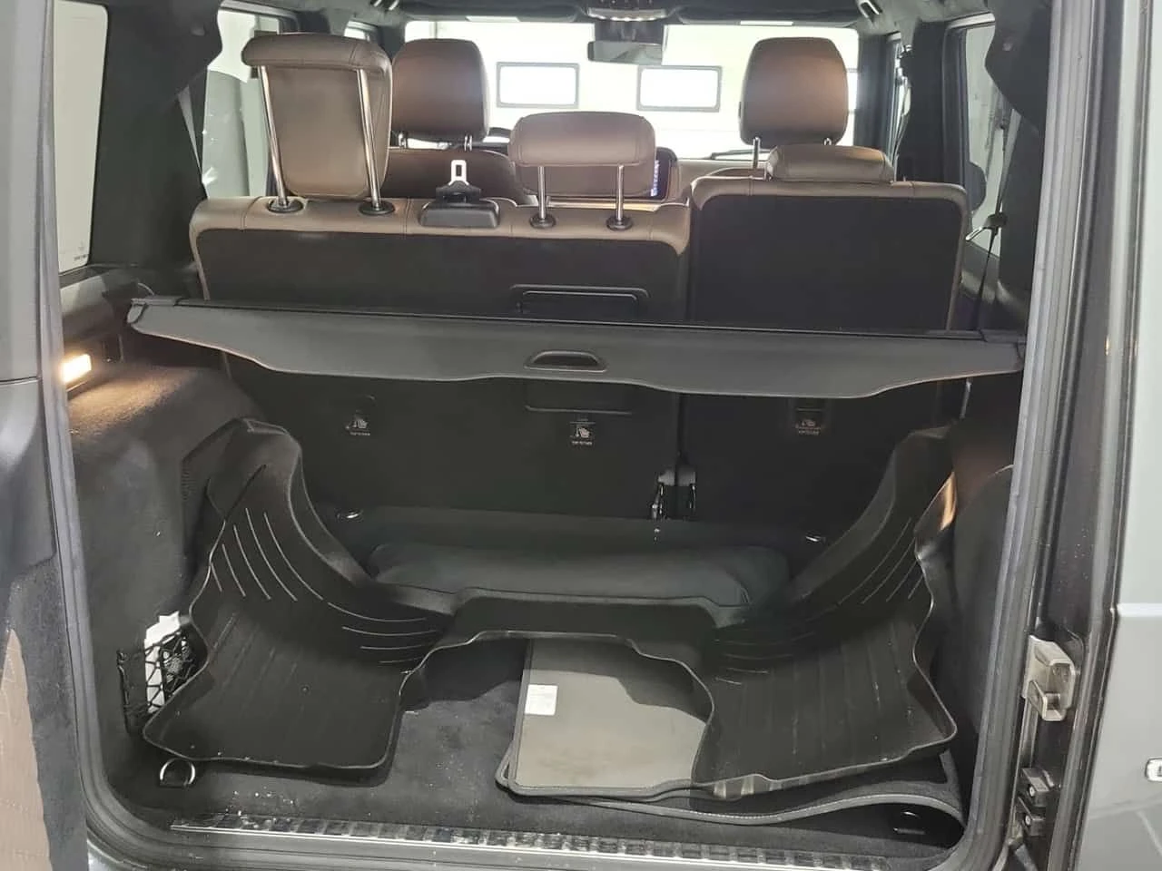Mercedes-Benz G 63 AMG * CARFAX * ДИСТРОНИК * ОБДУХВАНЕ * АВТОКРЕДИТ * , снимка 14 - Автомобили и джипове - 54830630
