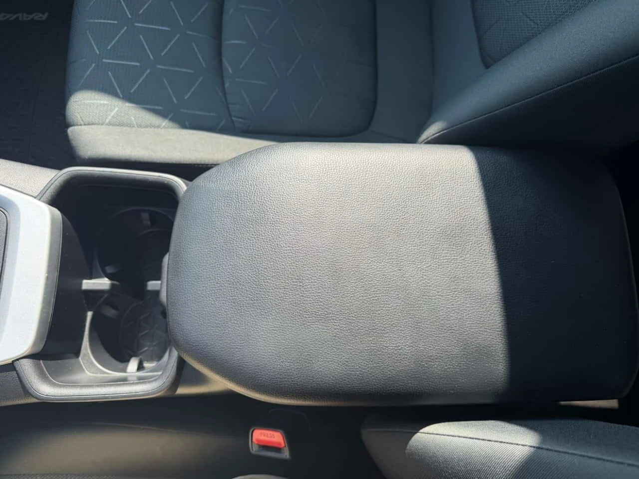 Toyota Rav4 * LE * CARFAX *  ОПЦИЯ ЗА ФИНАНСИРАНЕ, снимка 9 - Автомобили и джипове - 55425381