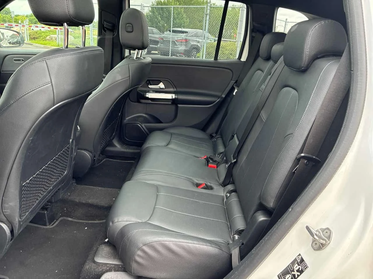 Mercedes-Benz GLB 250 CARFAX/КЛИП/ОТ ГЛАВНО ПРЕДСТАВИТЕЛСТВО , снимка 17 - Автомобили и джипове - 55468466