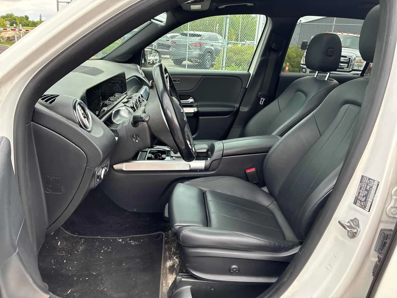Mercedes-Benz GLB 250 CARFAX/КЛИП/ОТ ГЛАВНО ПРЕДСТАВИТЕЛСТВО , снимка 16 - Автомобили и джипове - 55468466