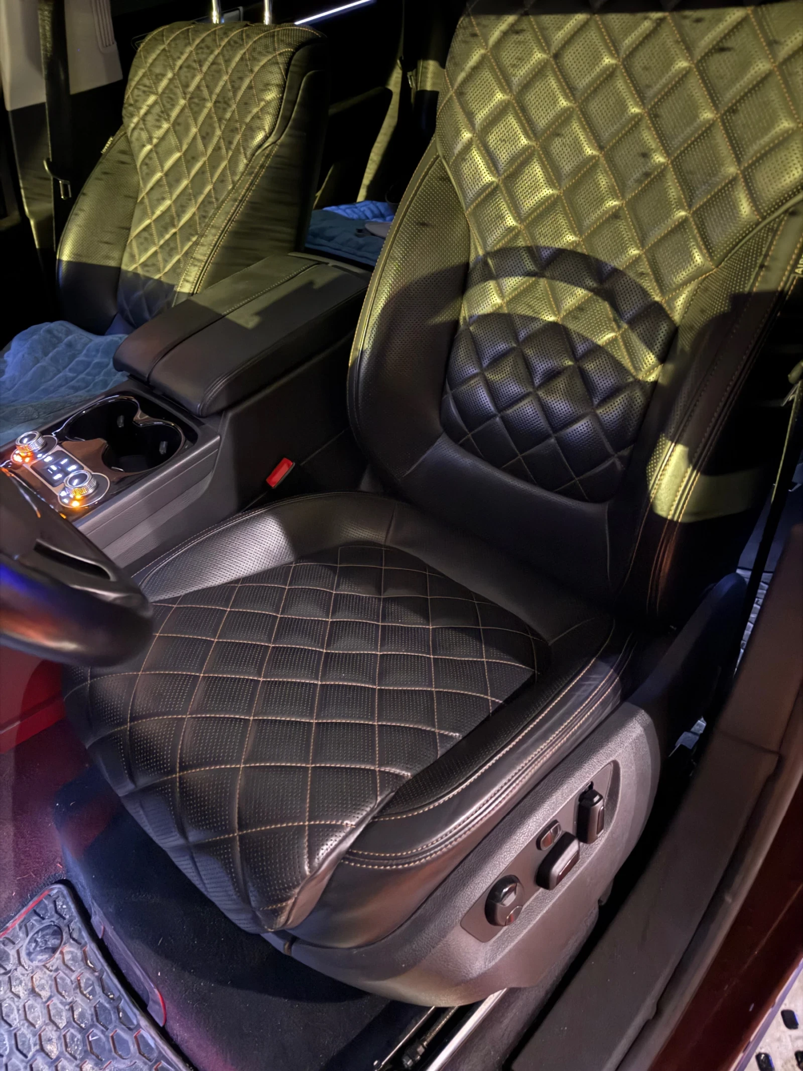 VW Touareg EXECUTIVE EDITION, снимка 13 - Автомобили и джипове - 56536880