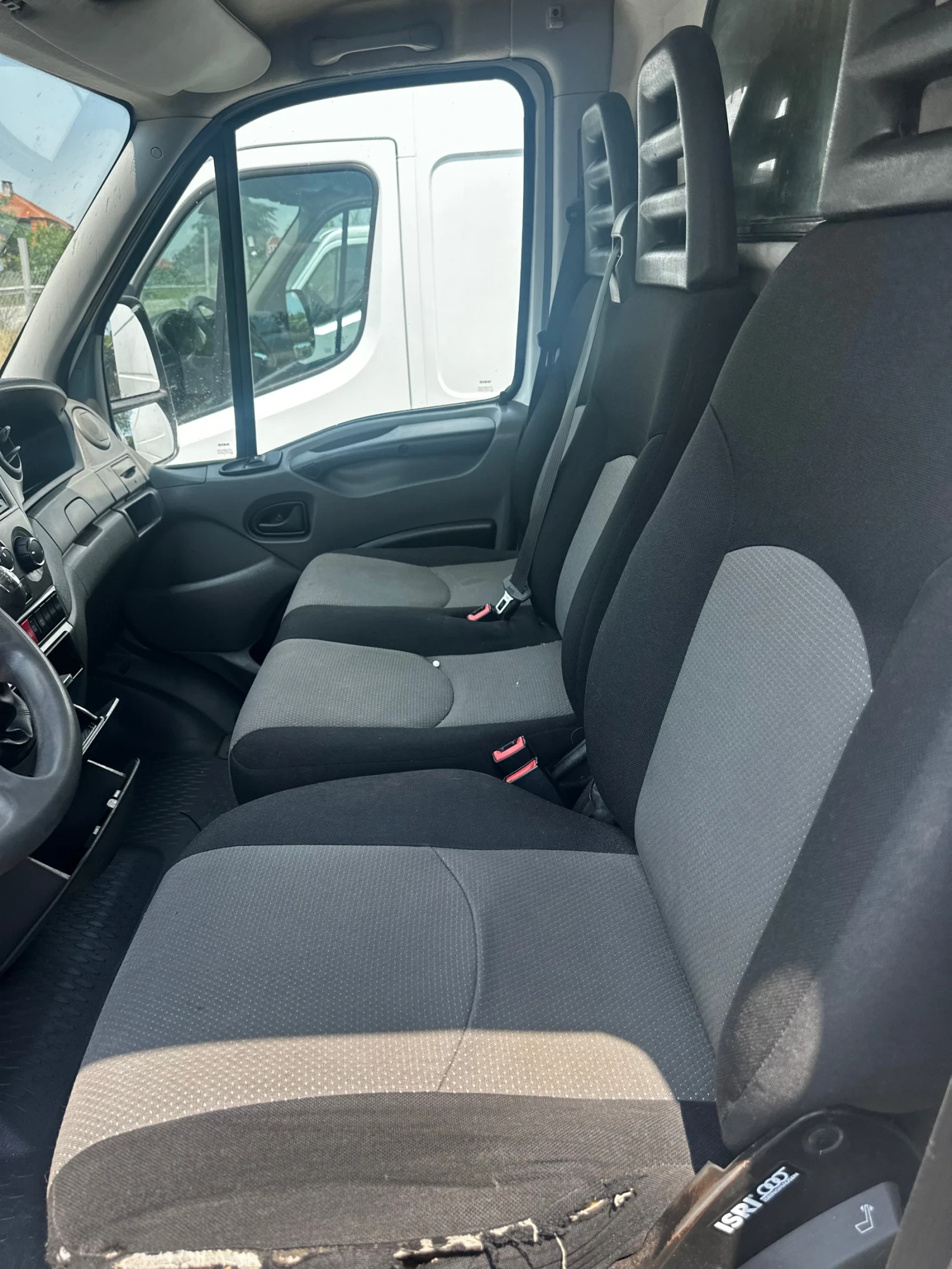 Iveco 35s15 6 скорости Климатик, снимка 7 - Бусове и автобуси - 54977376
