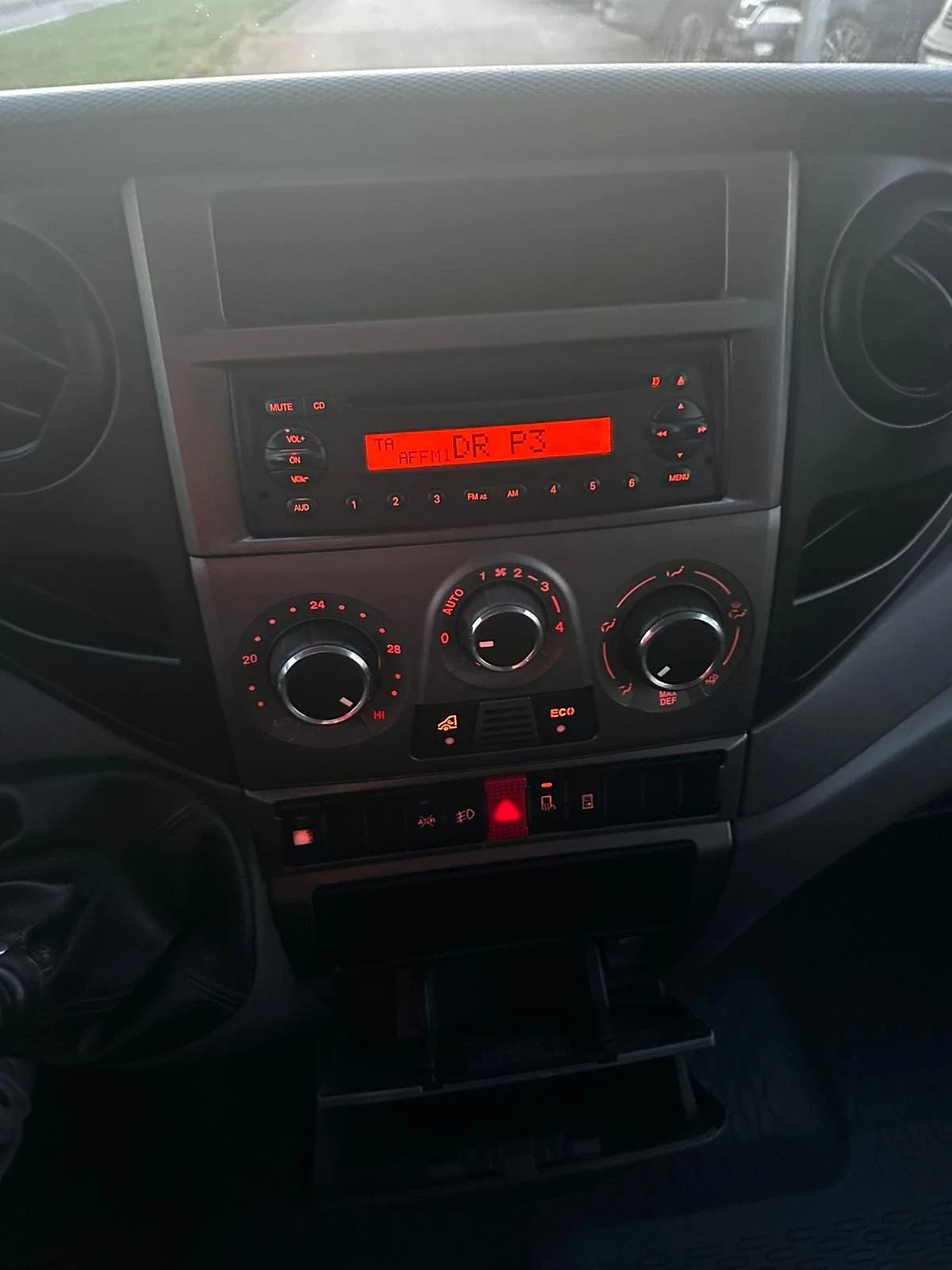 Iveco 35s15 6 скорости Климатик, снимка 11 - Бусове и автобуси - 54977376