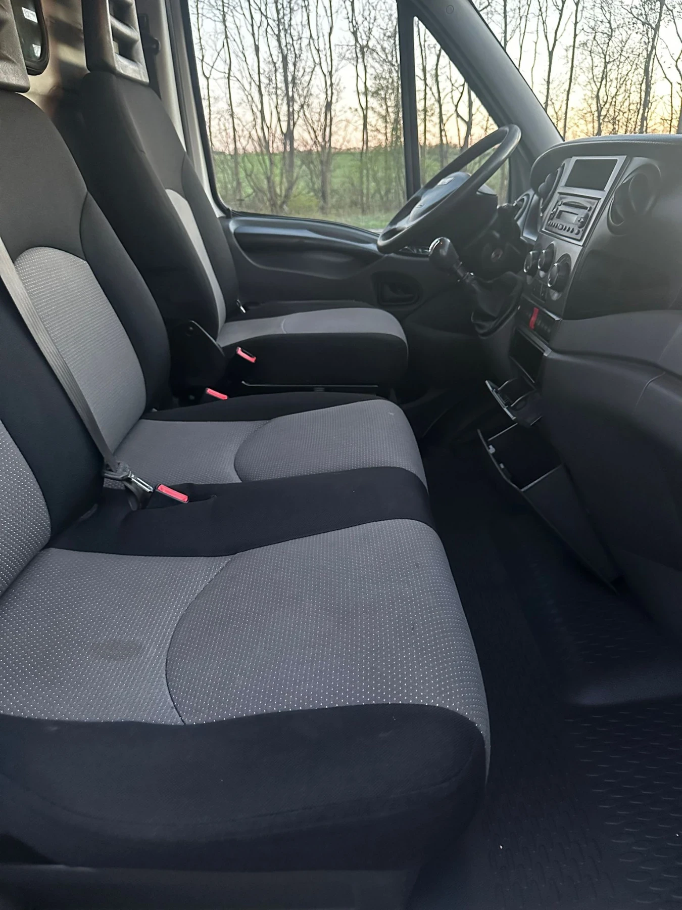 Iveco 35s15 6 скорости Климатик, снимка 13 - Бусове и автобуси - 54977376